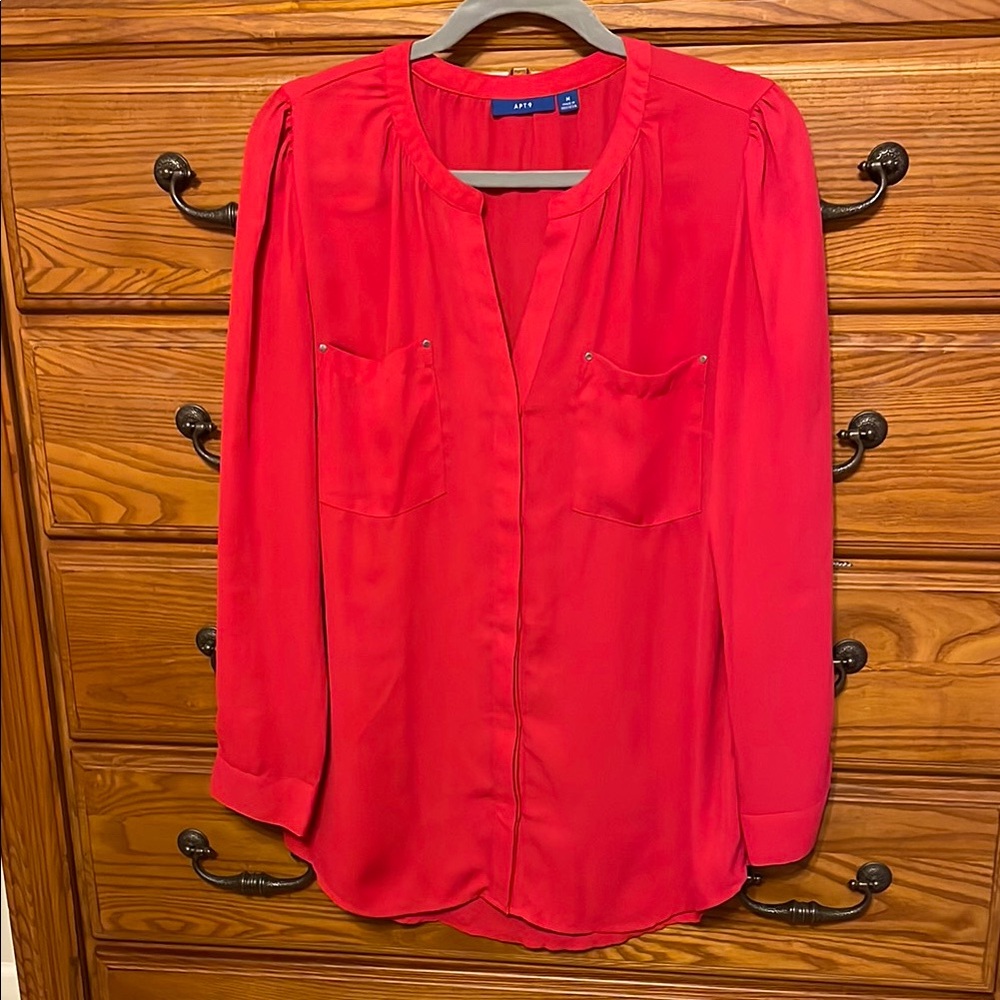 Red relaxed blouse with v-neck 3/4 sleeves and mandarin collar